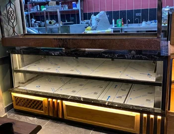 Geleneksel bakır işlemeli davlumbazlı, ahşap dekoratif panelli, led aydınlatmalı ve paslanmaz iç raflı fast food döner tezgahı